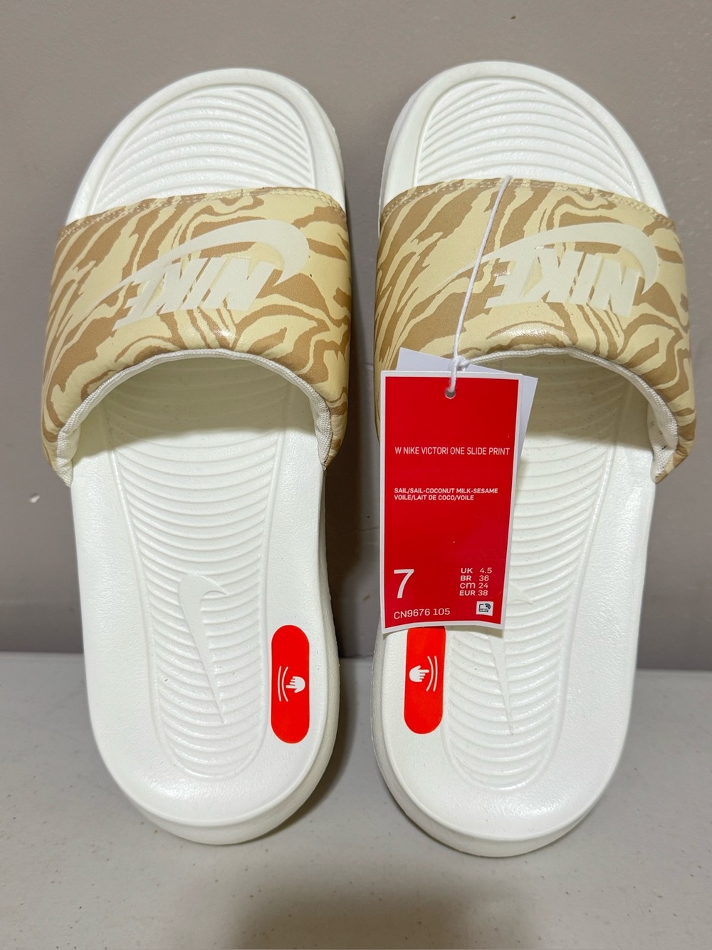 NEW Nike Womens Victori One Print Slip On Slides Sandals Size 7 CN9676-105